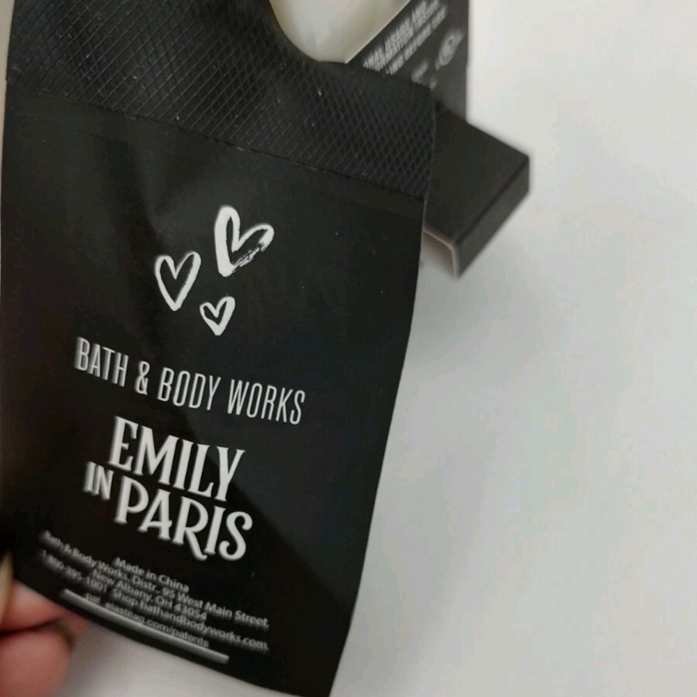 Bath & Body Works Emily in Paris Parisian Bakeshop Projector Wallflowers Plug In - Picture 7 of 8